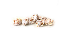Load image into Gallery viewer, Ice Gingerbread popcorn
